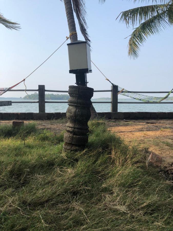 Candlehut Homestay Nīleshwar Exteriör bild